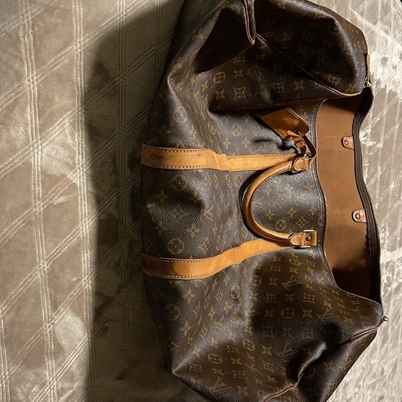 Authentic travel bag❤️🔥🔥 OR TRADE with Chanel bag - Picture 9 of 9